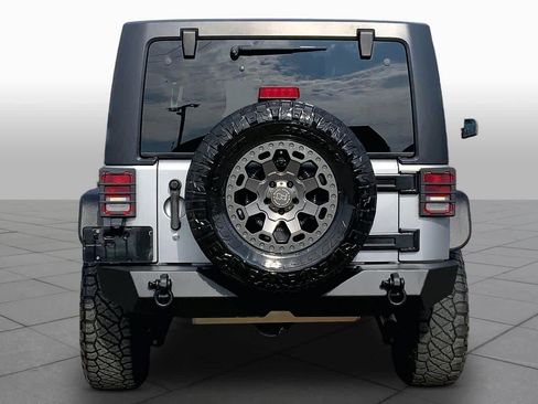 Used 2018 Jeep Wrangler Unlimited Rubicon w/ Connectivity Group AWD/4WD image 5
