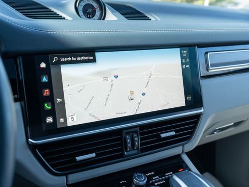 Certified 2023 Porsche Cayenne Turbo image 28