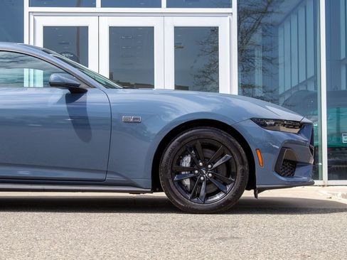 Used 2025 Ford Mustang GT RWD image 5