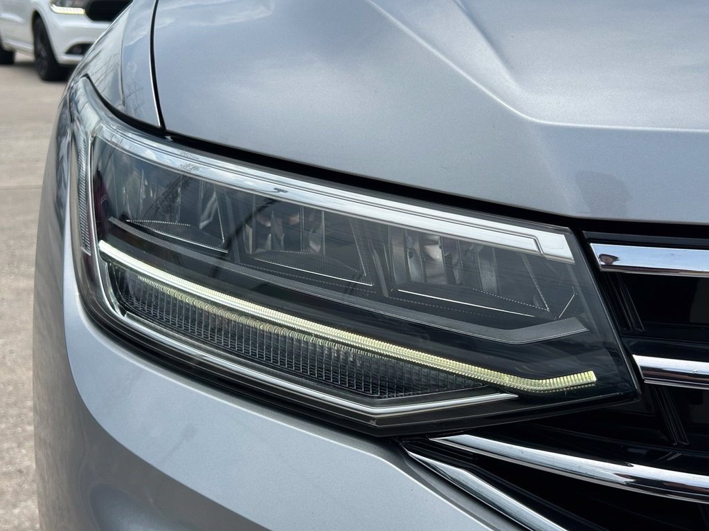 Certified 2023 Volkswagen Tiguan SE w/ Panoramic Sunroof Package FWD image 40