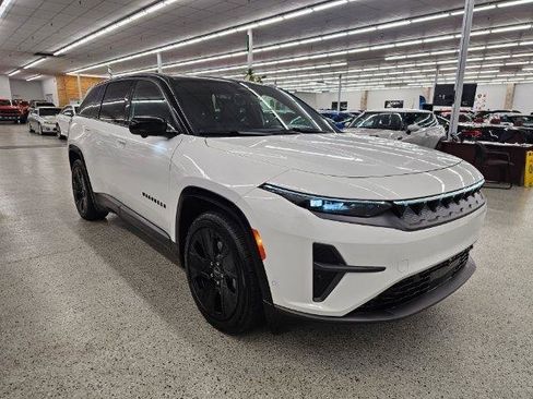 Used 2024 Jeep Wagoneer Launch Edition image 3