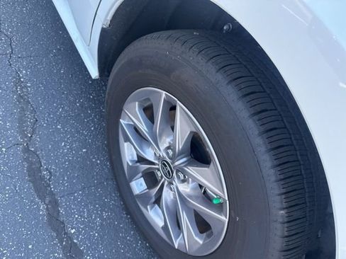 Used 2025 Toyota Sienna XLE image 27