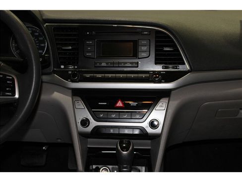 Used 2017 Hyundai Elantra SE image 16