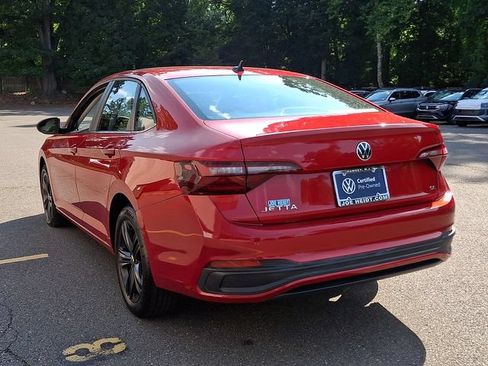 Used 2023 Volkswagen Jetta SE w/ Panoramic Sunroof Package FWD image 8