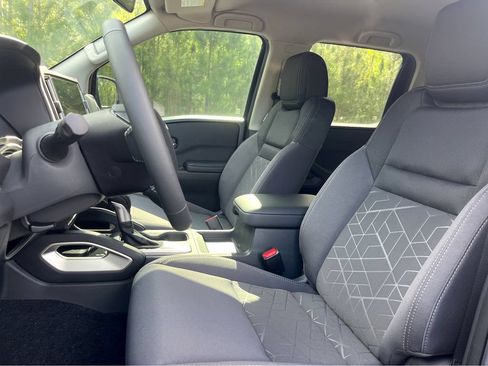Used 2025 Nissan Frontier SV RWD image 23