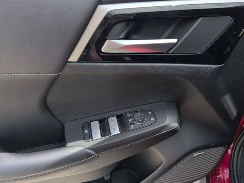Used 2025 Mitsubishi Outlander SE FWD image 13