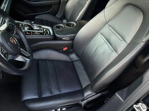 Used 2017 Porsche Panamera RWD image 13