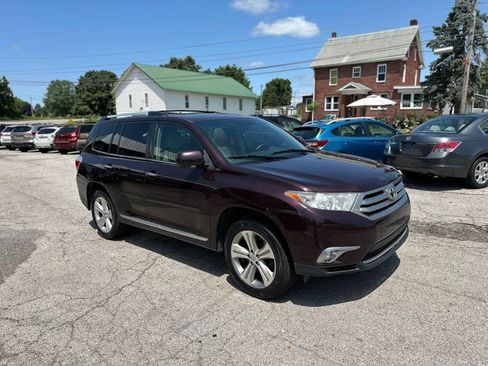 Used 2011 Toyota Highlander Limited w/ Tow Pkg AWD/4WD image 3