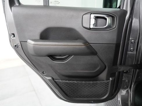Used 2025 Jeep Wrangler Unlimited Sahara AWD/4WD image 22