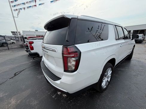Used 2022 Chevrolet Suburban High Country w/ Premium Package AWD/4WD image 10