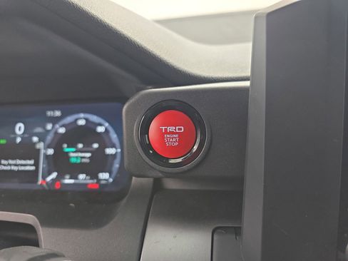 Used 2025 Toyota 4Runner TRD Off-Road AWD/4WD image 33