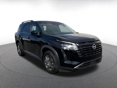 Used 2026 Nissan Pathfinder SV FWD image 3