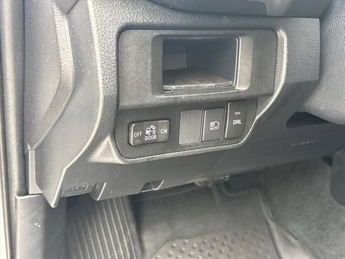 Used 2018 Toyota Tacoma SR5 RWD image 7