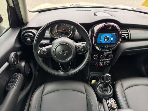 Used 2020 MINI Cooper 4-Door Hardtop w/ Storage Package FWD image 25