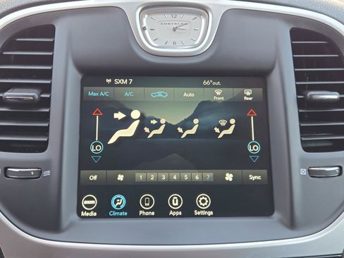 Used 2023 Chrysler 300 Touring RWD image 10