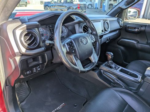 Used 2017 Toyota Tacoma 4x4 Double Cab image 9