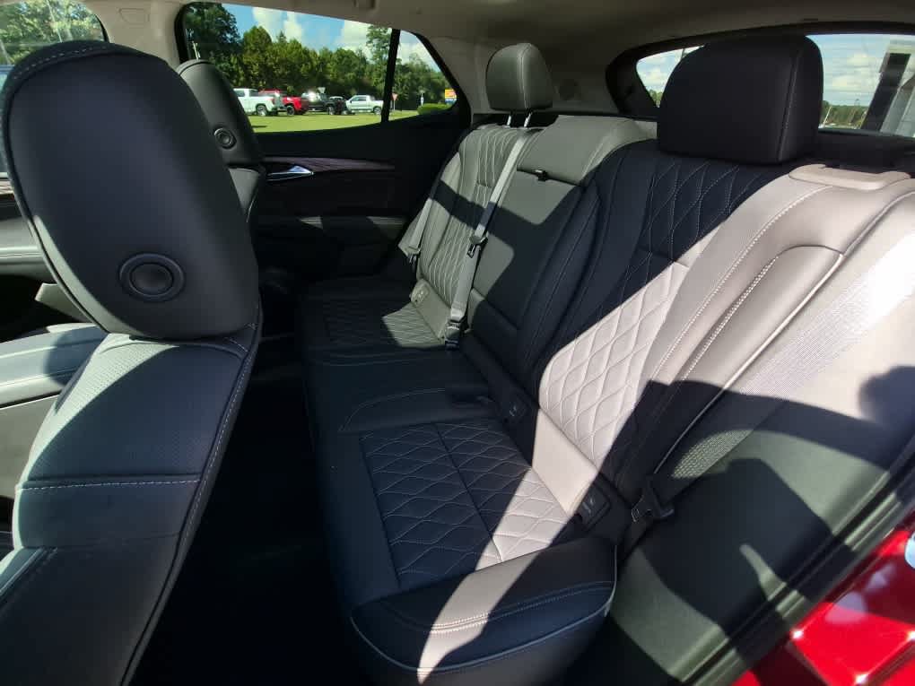 Used 2023 Buick Envision Avenir AWD/4WD image 9