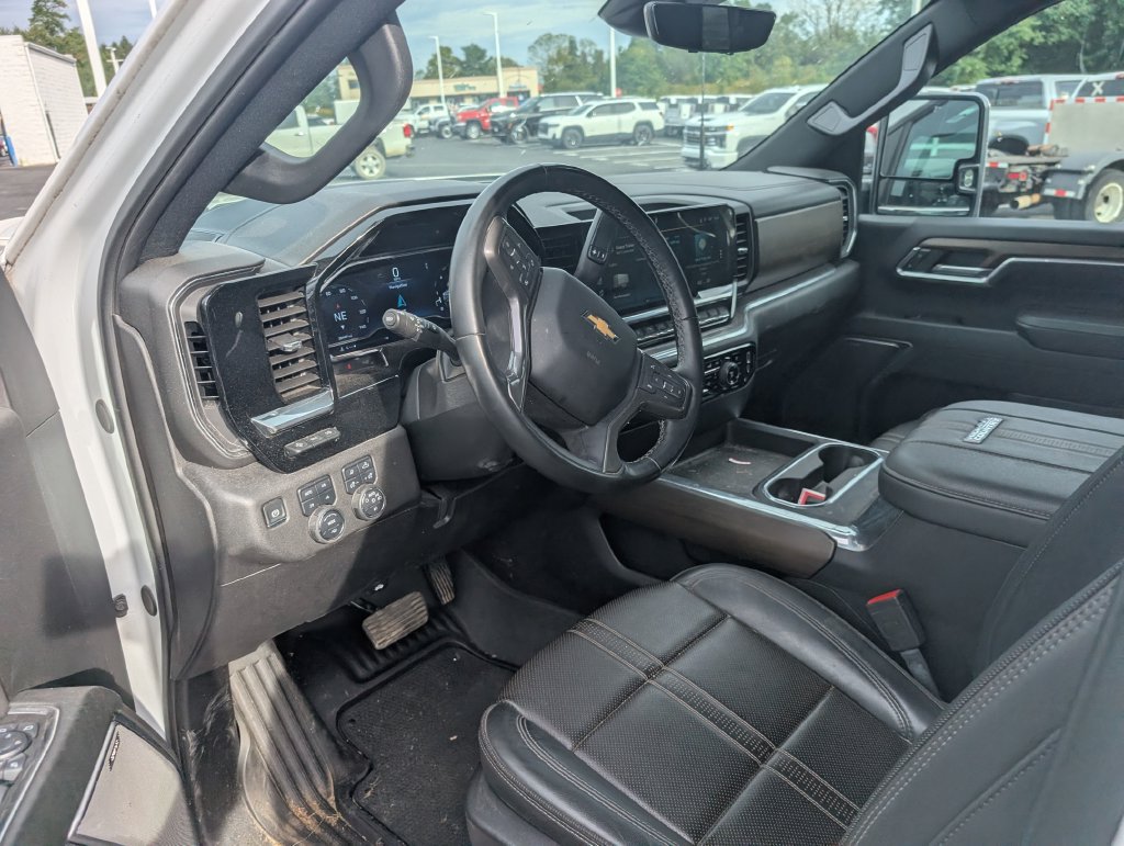 Used 2025 Chevrolet Silverado 3500 High Country w/ High Country Premium Package AWD/4WD image 18