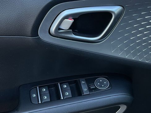 Used 2025 Kia Soul LX w/ LX Technology Package image 12