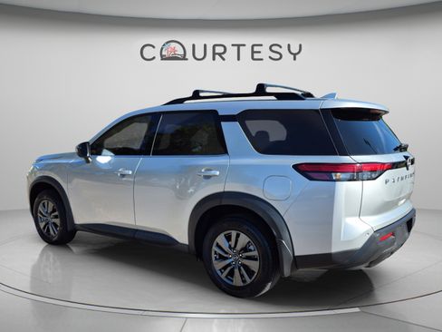 Certified 2022 Nissan Pathfinder SV FWD image 5