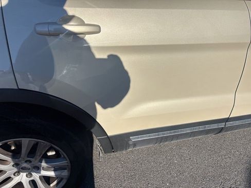 Used 2018 Ford Explorer XLT w/ Equipment Group 202A image 14