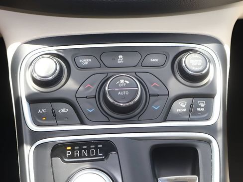 Used 2015 Chrysler 200 C FWD image 22