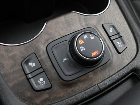 Used 2023 GMC Acadia Denali w/ Denali Technology Package AWD/4WD image 9