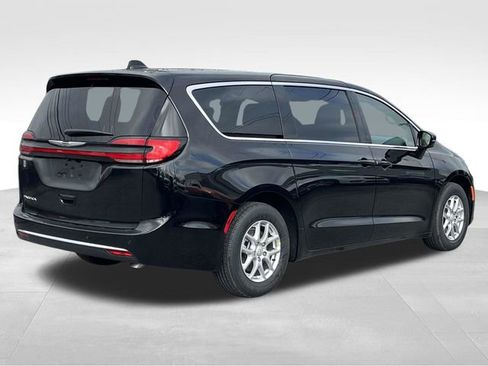 New 2026 Chrysler Pacifica Select image 7