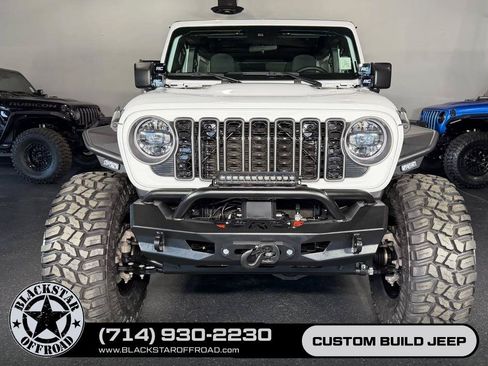 Used 2025 Jeep Wrangler Unlimited Rubicon AWD/4WD image 3