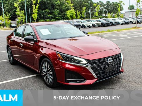 Used 2025 Nissan Altima 2.5 SV FWD image 4
