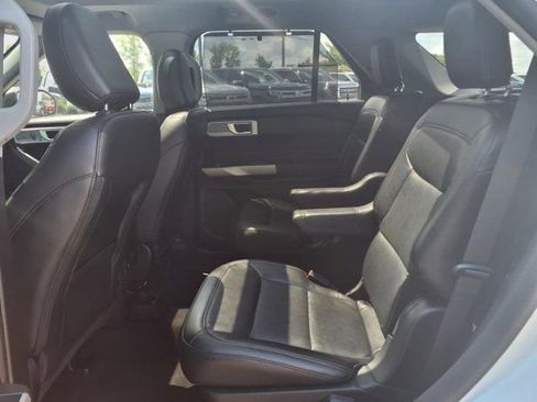 Used 2022 Ford Explorer Limited image 27