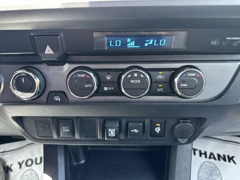 Used 2022 Toyota Tacoma TRD Off-Road AWD/4WD image 24