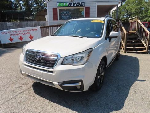 Used 2017 Subaru Forester 2.5i Limited AWD/4WD image 2