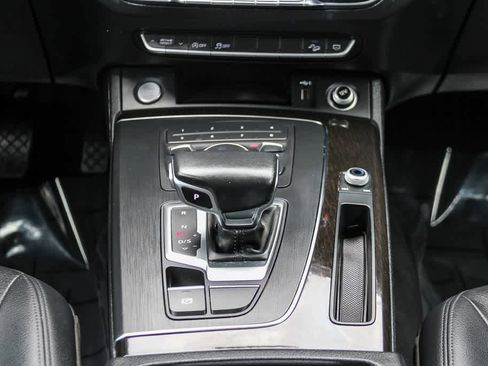 Used 2019 Audi Q5 2.0T Premium w/ Convenience Package AWD/4WD image 13