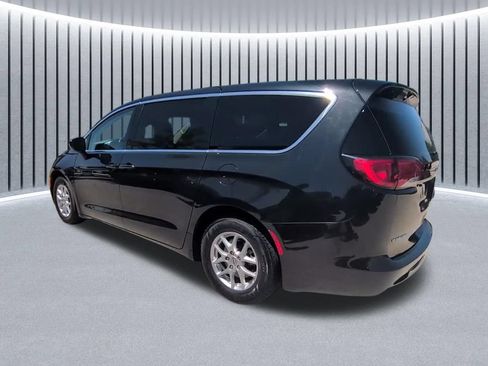 Used 2023 Chrysler Voyager LX FWD image 8