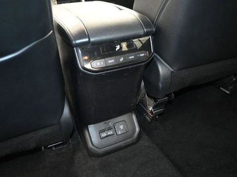 Used 2023 Toyota Highlander Limited FWD image 14