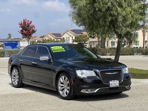 Used 2018 Chrysler 300 Limited image 2