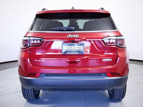 Used 2024 Jeep Compass Latitude image 12