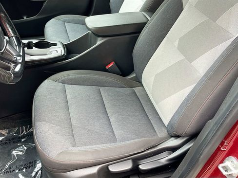 Used 2024 Chevrolet Trax RS FWD image 18