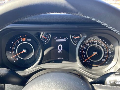 Used 2025 Jeep Wrangler Sport S image 40