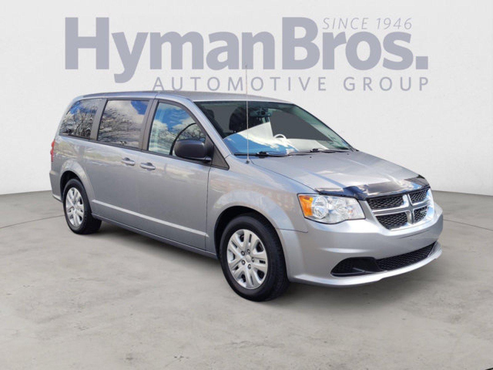 Used 2018 Dodge Grand Caravan SE w/ UConnect Hands-Free Group FWD image 1