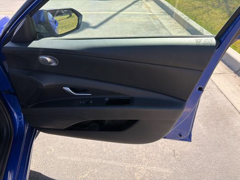Used 2025 Hyundai Elantra Blue FWD image 14
