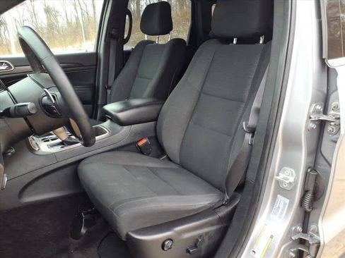 Used 2017 Jeep Grand Cherokee Laredo w/ Quick Order Package 23E image 8