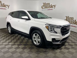 Used 2022 GMC Terrain SLE image 1