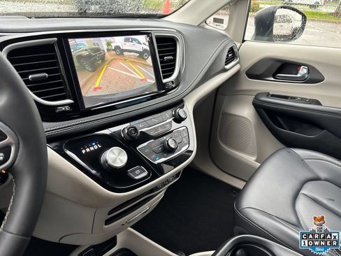 Used 2023 Chrysler Pacifica Touring-L FWD image 60