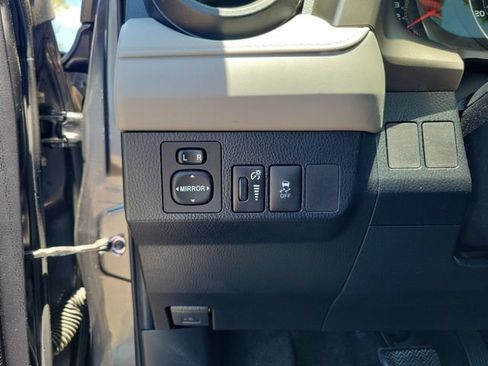 Used 2014 Toyota RAV4 LE FWD image 22