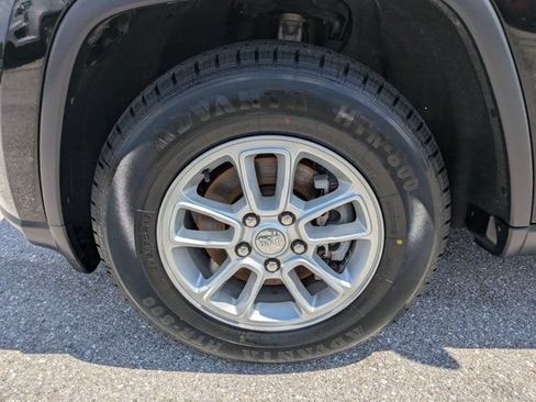 Used 2020 Jeep Grand Cherokee Laredo RWD image 11