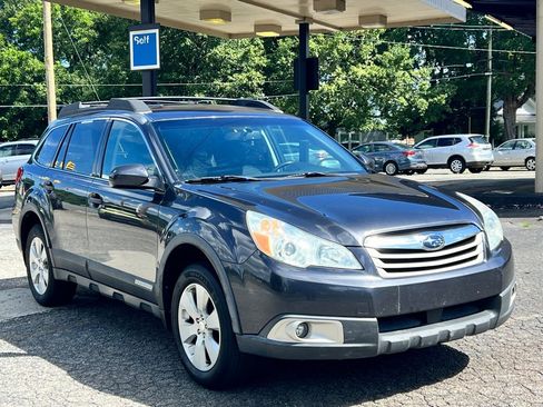Used 2010 Subaru Outback 2.5i Premium image 3