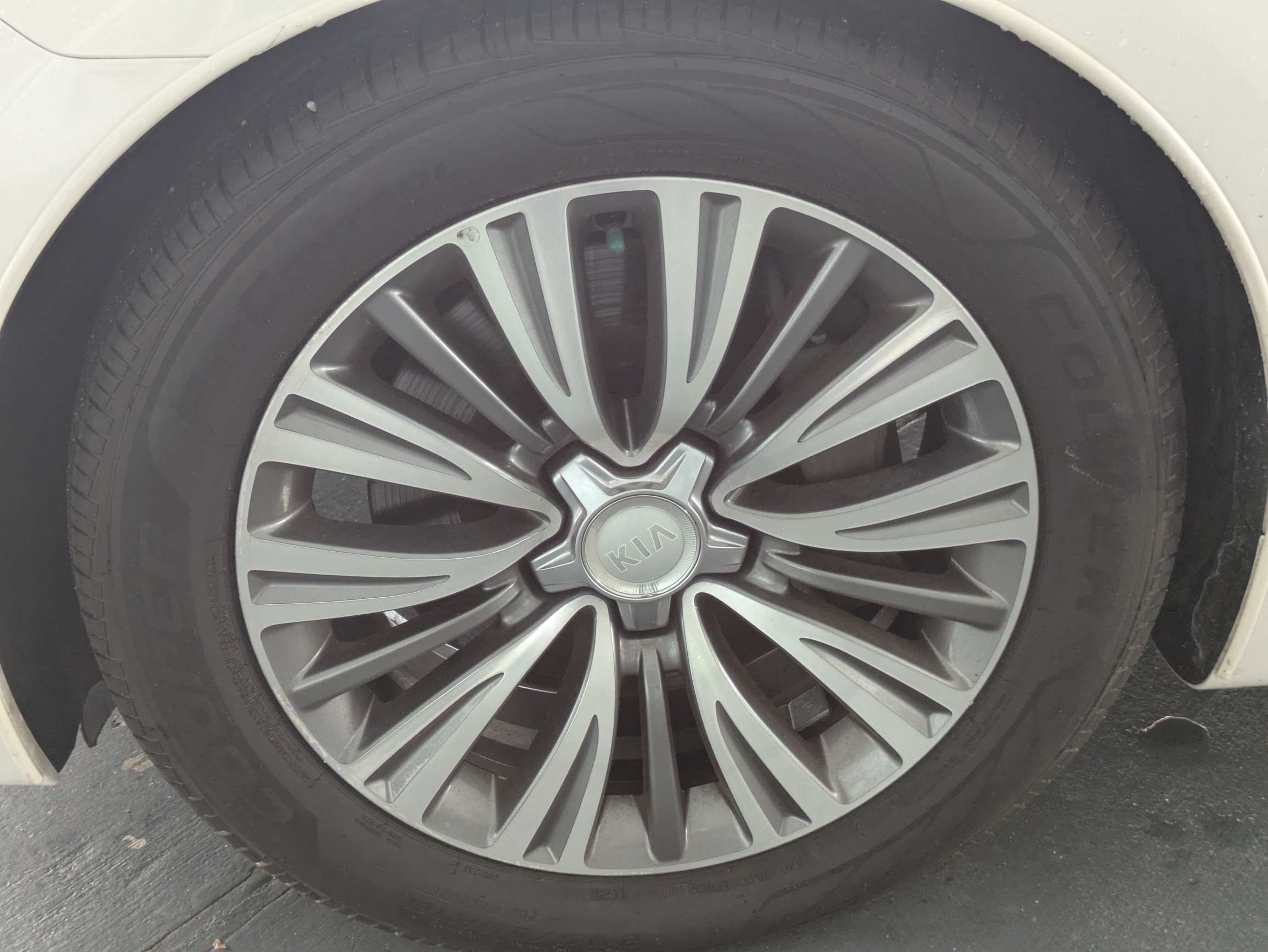 Used 2017 Kia K900 Premium RWD image 29