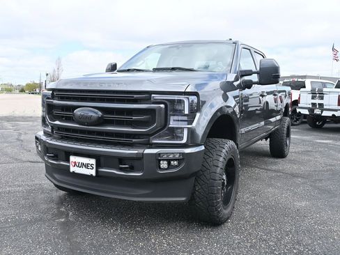 Used 2020 Ford F350 Platinum image 3
